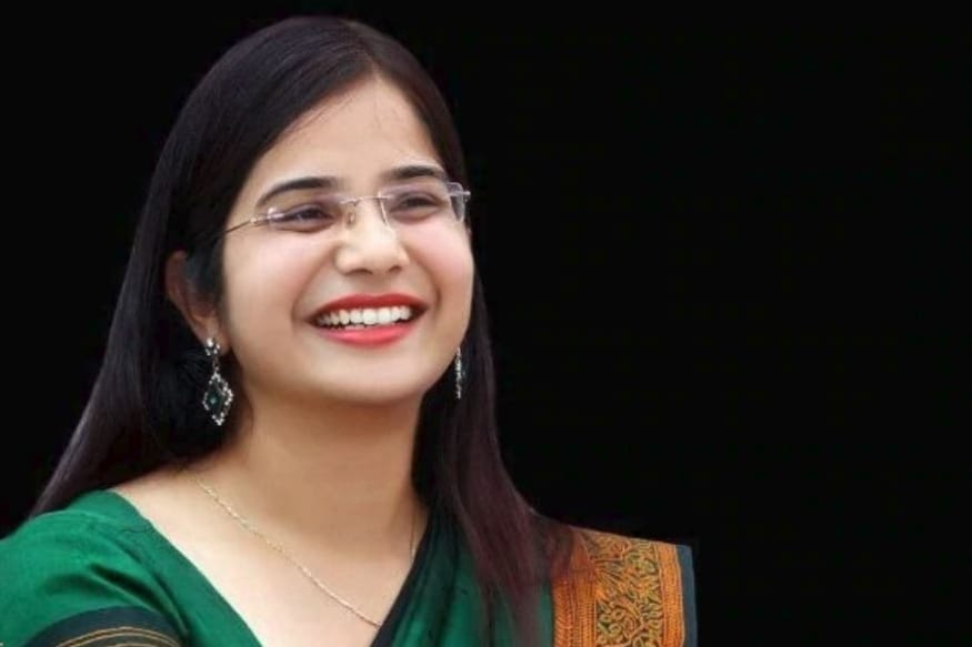 तरुण आयएएस अधिकाऱ्यांच्या यादीत तिसरं नाव आहे राजस्थानच्या स्वाति मीणा नाइक हिचं. मीणा यांनी 22 व्या वर्षीच आयएएस परीक्षा उत्तीर्ण केली. 2007 साली ही परीक्षा उत्तीर्ण करणाऱ्या स्वाती यांचा देशात 260 वा क्रमांक होता. सध्या त्या मध्य प्रदेश राज्य सहकारी विपणन सेवेत कार्यरत आहेत. तरुण आयएएस अधिकाऱ्यांच्या यादीत तिसरं नाव आहे राजस्थानच्या स्वाति मीणा नाइक हिचं. मीणा यांनी 22 व्या वर्षीच आयएएस परीक्षा उत्तीर्ण केली. 2007 साली ही परीक्षा उत्तीर्ण करणाऱ्या स्वाती यांचा देशात 260 वा क्रमांक होता. सध्या त्या मध्य प्रदेश राज्य सहकारी विपणन सेवेत कार्यरत आहेत.