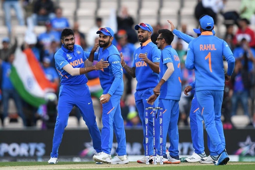 भारतानं दक्षिण आफ्रिकेला पराभूत करुन मिशन वर्ल्ड कपला दणक्यात सुरुवात केली आहे. या सामन्यात भारताचे खरे नायक ठरले ते रोहित शर्मा, युजवेंद्र चहल, जसप्रीत बुमराह. नाणेफेक जिंकत दक्षिण आफ्रिकेने फलंदाजीचा निर्णय घेतला, पण त्यांच्या फलंदाजांना चांगली फलंदाजी करता आली नाही. चहल आणि बुमराह यांनी जबरदस्त गोलंदाजी करत दक्षिण आफ्रिकेला नमवले. आफ्रिकेकडून फक्त क्रिस मॉरिस (42) आणि रबाडा (31) यांनी शेवटी आक्रमक फलंदाजी केली. याच जोरावर दक्षिण आफ्रिकेनं 227 धावा केल्या. भारतानं दक्षिण आफ्रिकेला पराभूत करुन मिशन वर्ल्ड कपला दणक्यात सुरुवात केली आहे. या सामन्यात भारताचे खरे नायक ठरले ते रोहित शर्मा, युजवेंद्र चहल, जसप्रीत बुमराह. नाणेफेक जिंकत दक्षिण आफ्रिकेने फलंदाजीचा निर्णय घेतला, पण त्यांच्या फलंदाजांना चांगली फलंदाजी करता आली नाही. चहल आणि बुमराह यांनी जबरदस्त गोलंदाजी करत दक्षिण आफ्रिकेला नमवले. आफ्रिकेकडून फक्त क्रिस मॉरिस (42) आणि रबाडा (31) यांनी शेवटी आक्रमक फलंदाजी केली. याच जोरावर दक्षिण आफ्रिकेनं 227 धावा केल्या.