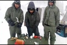 VIDEO : अंडी आणि टोमॅटोचा झाला बर्फ, फोडण्यासाठी जवानांना वापरावा लागतोय हातोडा