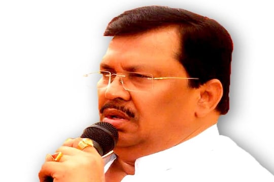 विरोधी पक्षनेते वडेट्टीवारांना पाहिजे एकनाथ खडसेंची मदत