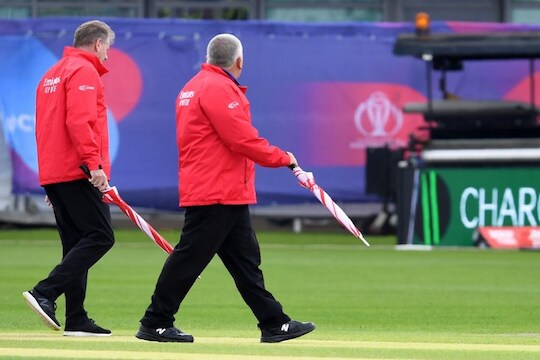 World Cup : पाऊस पडणाऱ्या इंग्लंडमध्येच का घेतली स्पर्धा?