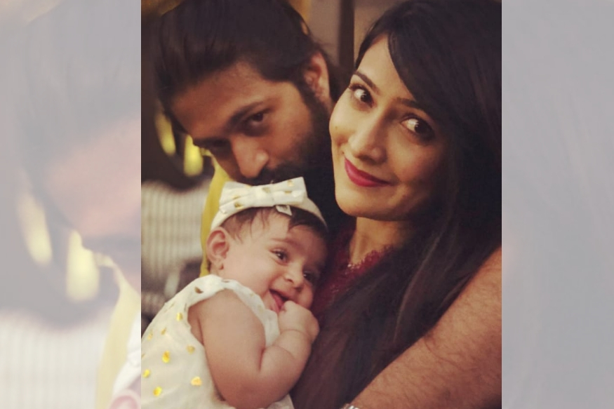 KGF स्टार यशने सांगितलं मुलीचं नाव, तर दोन दिवसांनी बायको म्हणाली, ‘मी पुन्हा प्रेग्नंट’ KGF Star | Yash | Radhika Pandit |