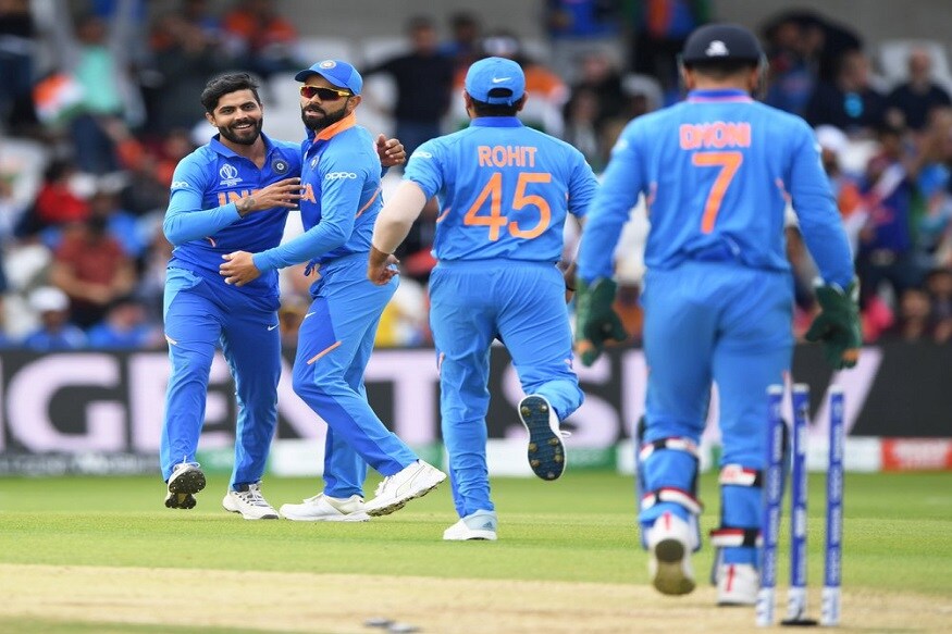 ICC Cricket World Cup स्पर्धेत भारताने साखळी फेरीतील अखेरचा सामना जिंकून 15 गुणांसह अव्वल स्थान पटकावले. आता भारताची सेमीफायनलला चौथ्या क्रमांकावर असलेल्या न्यूझीलंडशी लढत होईल. ICC Cricket World Cup स्पर्धेत भारताने साखळी फेरीतील अखेरचा सामना जिंकून 15 गुणांसह अव्वल स्थान पटकावले. आता भारताची सेमीफायनलला चौथ्या क्रमांकावर असलेल्या न्यूझीलंडशी लढत होईल.