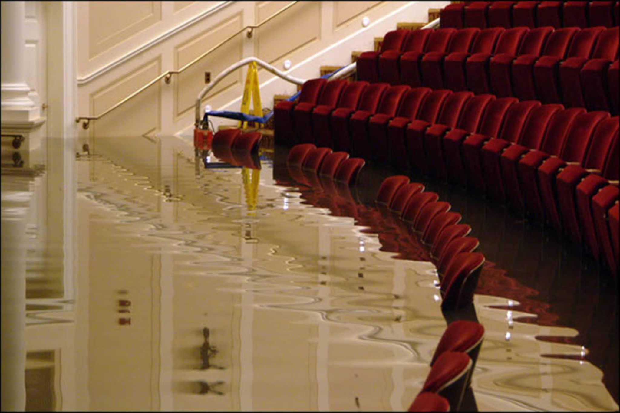 अमेरिकेत पूर, व्हाईट हाऊसमध्ये शिरलं पाणी!