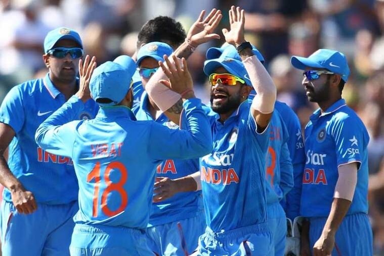 2019 च्या वर्ल्ड कपमध्ये भारताचा सलामीवीर शिखर धवन फक्त दोन सामनेच खेळू शकला. दुखापतीने त्याला स्पर्धेतून बाहेर पडावं लागलं. त्यानं एक शतकही केलं होतं. सध्या 34 वय असलेल्या धवनला दुखापतीचा सामना करत पुढची चार वर्षे कामगिरीत सातत्य राखावं लागेल. यात त्याला यश आलं तरच तो 2023 च्या वर्ल्ड कपमध्ये दिसू शकेल. 2019 च्या वर्ल्ड कपमध्ये भारताचा सलामीवीर शिखर धवन फक्त दोन सामनेच खेळू शकला. दुखापतीने त्याला स्पर्धेतून बाहेर पडावं लागलं. त्यानं एक शतकही केलं होतं. सध्या 34 वय असलेल्या धवनला दुखापतीचा सामना करत पुढची चार वर्षे कामगिरीत सातत्य राखावं लागेल. यात त्याला यश आलं तरच तो 2023 च्या वर्ल्ड कपमध्ये दिसू शकेल.