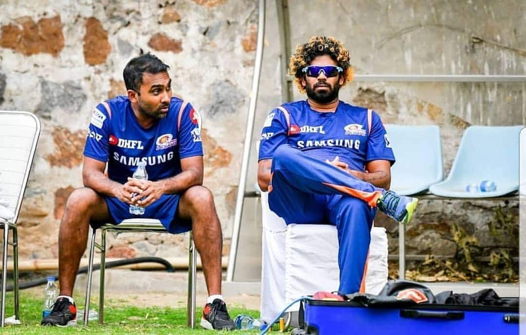 मलिंगाने याआधी 2018 मध्ये मुंबई इंडियन्सचा गोलंदाजीचा प्रशिक्षक म्हणून काम केलं आहे. त्यानंतर 2019 मध्ये तो खेळाडू म्हणून मैदानात उतरला होता. मलिंगाने याआधी 2018 मध्ये मुंबई इंडियन्सचा गोलंदाजीचा प्रशिक्षक म्हणून काम केलं आहे. त्यानंतर 2019 मध्ये तो खेळाडू म्हणून मैदानात उतरला होता.