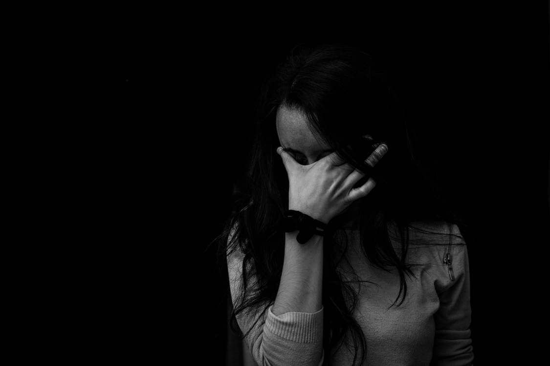 संधोशनात सांगण्यात आले आहे की, मनुष्याच्या डोळ्यातून फक्त तीन प्रकारेच अश्रू येतात. बेसल, रिफ्लेक्स आणि सायचिक. बेसल अश्रू अनेकदा आनंदामुळे येतात. तर रिफ्लेक्स अश्रू हे सिगरेट किंवा प्रदुषणाच्या धुरामुळे निघतात. भावुक झाल्यामुळे सायचिक अश्रू येतात. याच अश्रूंमुळे वजन कमी होतं. संधोशनात सांगण्यात आले आहे की, मनुष्याच्या डोळ्यातून फक्त तीन प्रकारेच अश्रू येतात. बेसल, रिफ्लेक्स आणि सायचिक. बेसल अश्रू अनेकदा आनंदामुळे येतात. तर रिफ्लेक्स अश्रू हे सिगरेट किंवा प्रदुषणाच्या धुरामुळे निघतात. भावुक झाल्यामुळे सायचिक अश्रू येतात. याच अश्रूंमुळे वजन कमी होतं.