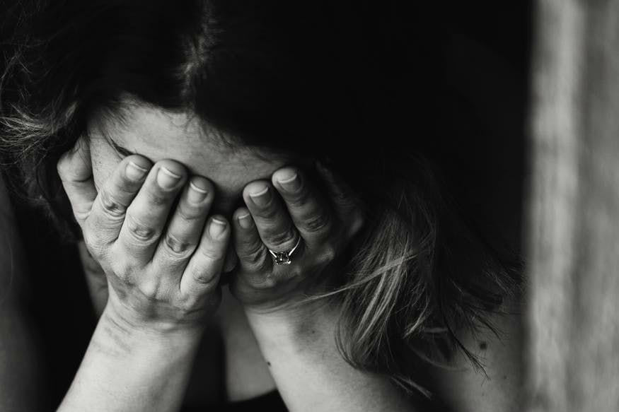 मुलांचं भविष्य- अनेक महिल्या आपल्या मुलांच्या भविष्याकडे पाहून गप्प बसतात. त्यांना सतत असं वाटत असतं की, नवऱ्याला सोडलं तर त्याचा वाईट परिणाम मुलांवर होईल. मुलांचं भविष्य- अनेक महिल्या आपल्या मुलांच्या भविष्याकडे पाहून गप्प बसतात. त्यांना सतत असं वाटत असतं की, नवऱ्याला सोडलं तर त्याचा वाईट परिणाम मुलांवर होईल.