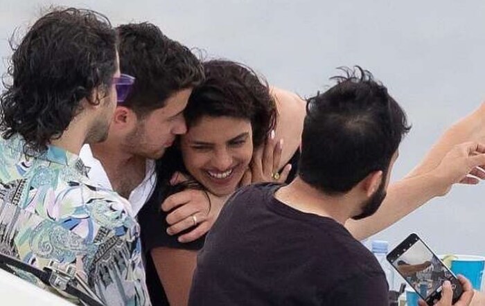 प्रियांका मायामीमध्ये एंजॉय करत असताना आसाममध्ये पूर आला होता. प्रियांका तिथली ब्रँड एम्बेसिडर आहे. त्यावरुनही ती पुन्हा एकदा ट्रोलर्सच्या निशाण्यावर आली. आसाममध्ये लोक नैसर्गिक संकटात सापडलेले असताना प्रियांका एंजॉय कसं करू शकते असं सर्वांचं म्हणणं आहे. 