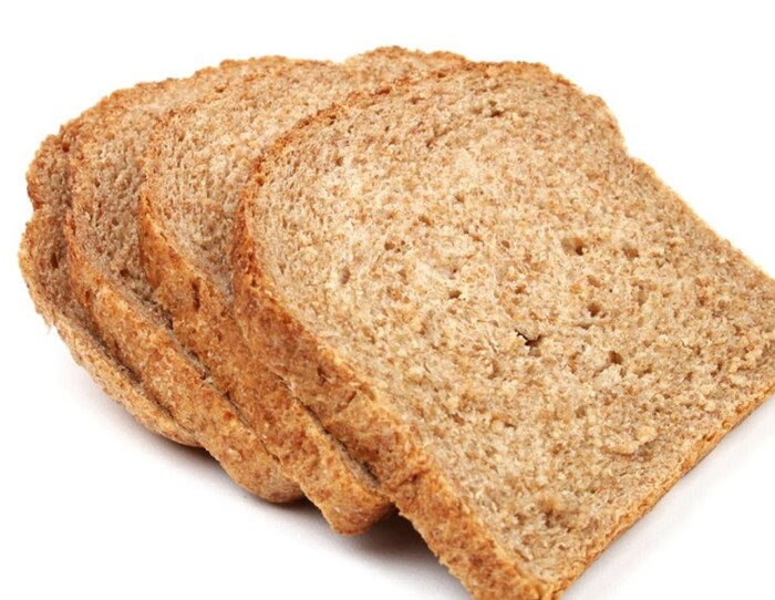 गव्हाच्या पिठापासून बनवलेली चपाती तसंच भरडलेलं धान्य किंवा ब्राउन ब्रेडचा समावेश लहान मुलांच्या रोजच्या आहारात करावा. त्यामुळे मुलांना पुरेसं व्हिटॅमिन बी आणि फायबर मिळण्यास मदत होते. 