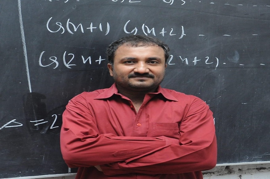 आनंद कुमार स्वतःला नशीबवान समजतात की ते स्वतःचा जीवनप्रवास त्यांच्या मृत्यूपूर्वी पाहणार आहेत. या मुलाखातीत त्यांनी सांगितलं माझ्यासाठी हा खूप अभिमानाचा क्षण आहे की जिवंतपणीच मी माझा जीवनप्रवास या बायोपिकमधून पाहणार आहे. आनंद कुमार स्वतःला नशीबवान समजतात की ते स्वतःचा जीवनप्रवास त्यांच्या मृत्यूपूर्वी पाहणार आहेत. या मुलाखातीत त्यांनी सांगितलं माझ्यासाठी हा खूप अभिमानाचा क्षण आहे की जिवंतपणीच मी माझा जीवनप्रवास या बायोपिकमधून पाहणार आहे.