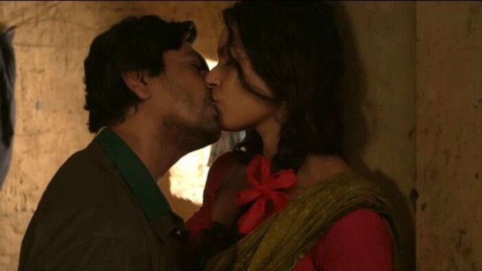 नवाजुद्दीन सिद्दीकीच्या बाबूमोशाय बंदूकबाज सिनेमातील अभिनेत्री बिदिता बागचेही अनेक बोल्ड सीन लीक झाले होते. हा सिनेमा प्रदर्शित होण्यापूर्वीच इंटरनेटवर लीक झाला होता.