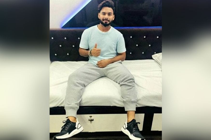 शिखर धवनला दुखापत झाल्य़ानंतर सामऱ्यातून बाहेर पडल्यानंतर एन्ट्री झाली ती ऋषभ पंतची. तो ही फिरतानाचे आणि मस्ती करतानाचे फोटो, स्टोरीज शेअर करत असतो. शिखर धवनला दुखापत झाल्य़ानंतर सामऱ्यातून बाहेर पडल्यानंतर एन्ट्री झाली ती ऋषभ पंतची. तो ही फिरतानाचे आणि मस्ती करतानाचे फोटो, स्टोरीज शेअर करत असतो.