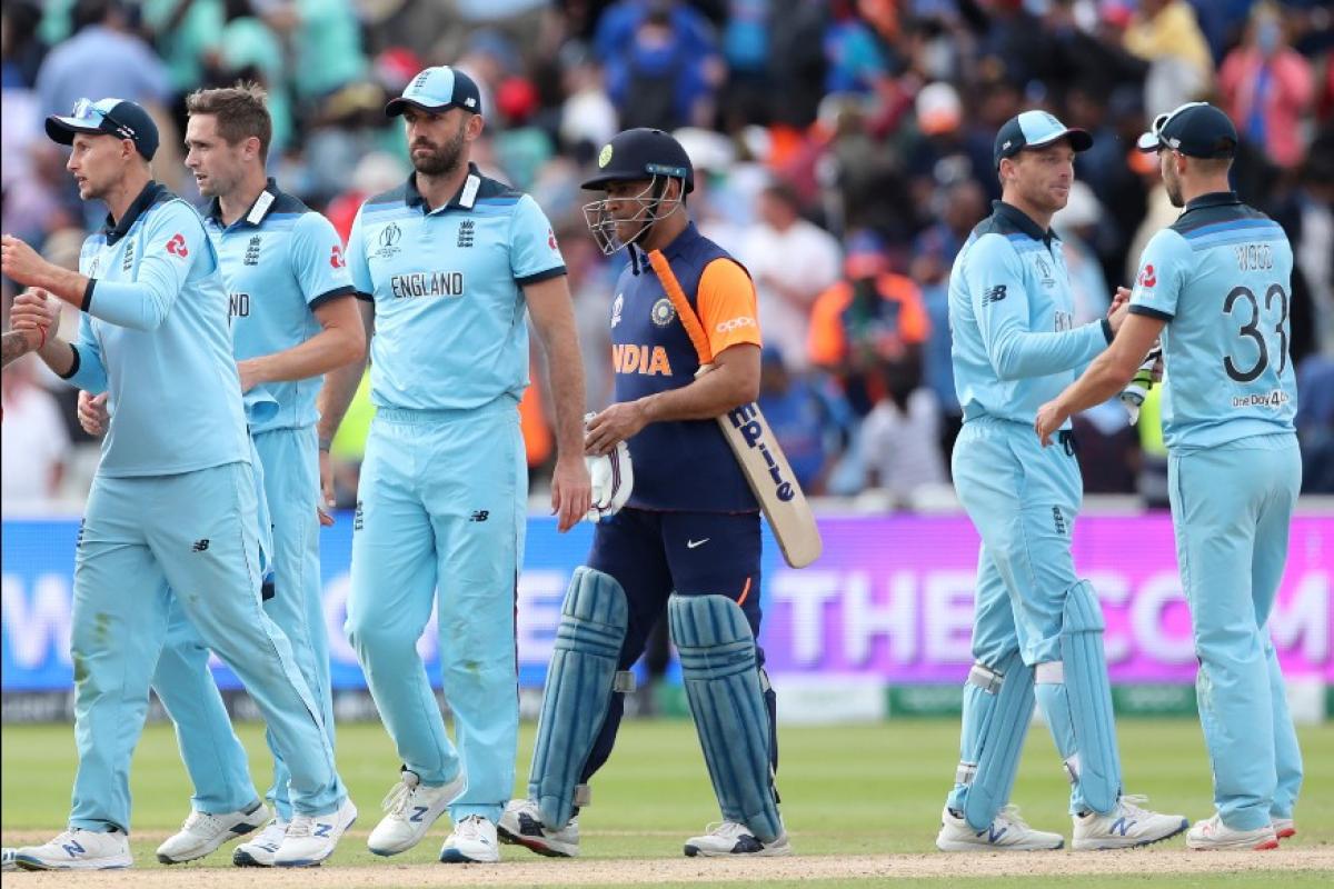 क्रिकेट वर्ल्ड कपमध्ये (world cup 2019) भारताचा स्टार खेळाडू महेंद्रसिंह धोनीवर (m s dhoni) त्यांच्या संथ फलंदाजीबद्दल अनेकांकडून टीका करण्यात येत आहे. क्रिकेट वर्ल्ड कपमध्ये (world cup 2019) भारताचा स्टार खेळाडू महेंद्रसिंह धोनीवर (m s dhoni) त्यांच्या संथ फलंदाजीबद्दल अनेकांकडून टीका करण्यात येत आहे.