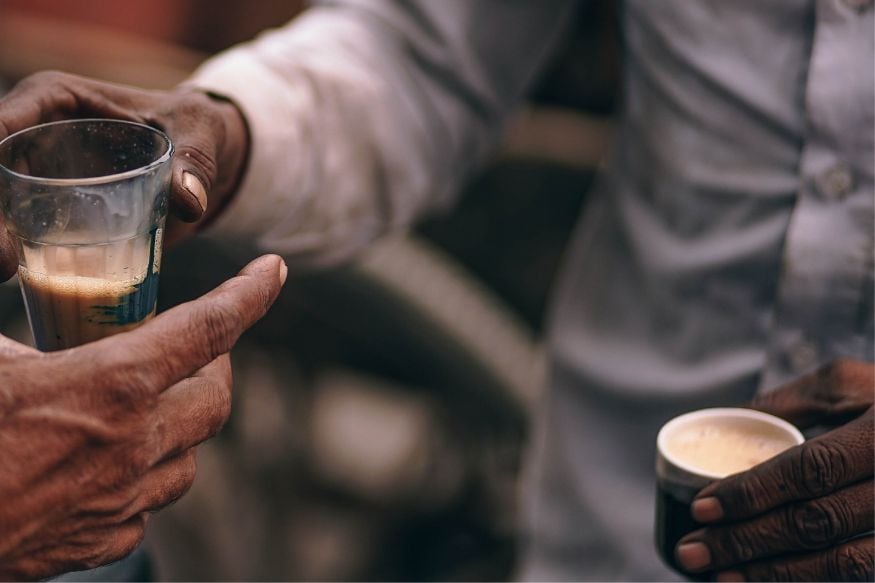 बहुतांश जण घरापेक्षाही अधिक वेळ ऑफिसमध्येच असतात. या लोकांसाठी ऑफिस म्हणजे दुसरं घरच झालेलं असतं, असं म्हटलं तर खोटं ठरणार नाही. बहुतांश जण घरापेक्षाही अधिक वेळ ऑफिसमध्येच असतात. या लोकांसाठी ऑफिस म्हणजे दुसरं घरच झालेलं असतं, असं म्हटलं तर खोटं ठरणार नाही.