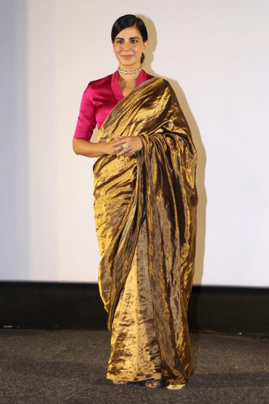 किर्ती कुल्हरीनेही यावेळी मिशन मंगल सिनेमाच्या ट्रेलर लॉन्चवेळी पोज दिली. (छाया सौजन्य- विरल भयानी) किर्ती कुल्हरीनेही यावेळी मिशन मंगल सिनेमाच्या ट्रेलर लॉन्चवेळी पोज दिली. (छाया सौजन्य- विरल भयानी)