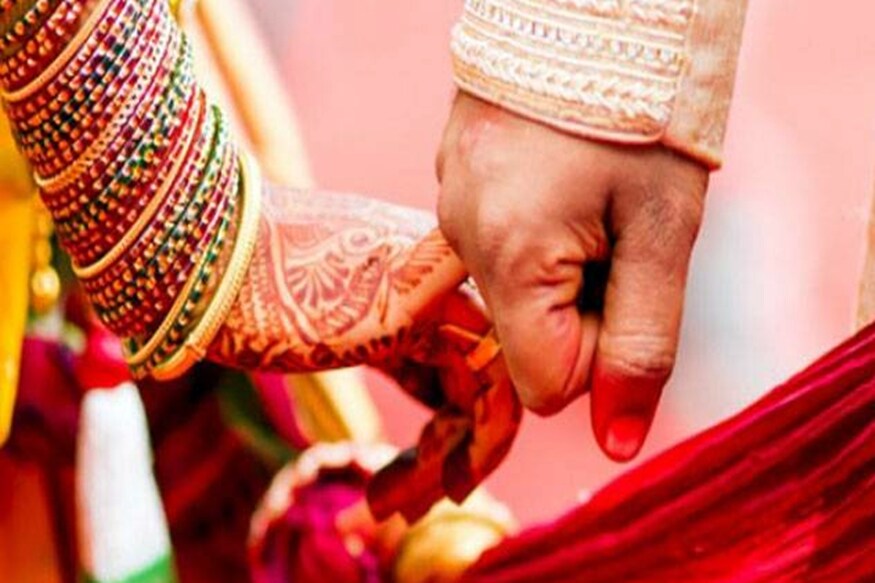 तुम्ही तुमच्या आयुष्याकडे लक्षपूर्वक पाहिलं तर एक गोष्ट नक्कीच कळते की, तुमचं मुळ व्यक्तिमत्व कधीच बदलत नाही. लग्न फक्त आपल्या विचारांमध्ये बदल घडवून आणतं. पण जसे तुम्ही सुरुवातीला असता तसेच नंतरही राहता. तुम्ही तुमच्या आयुष्याकडे लक्षपूर्वक पाहिलं तर एक गोष्ट नक्कीच कळते की, तुमचं मुळ व्यक्तिमत्व कधीच बदलत नाही. लग्न फक्त आपल्या विचारांमध्ये बदल घडवून आणतं. पण जसे तुम्ही सुरुवातीला असता तसेच नंतरही राहता.
