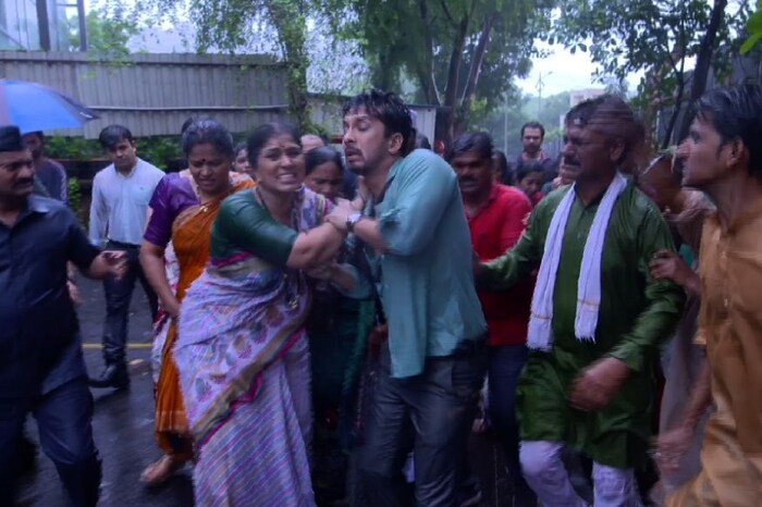 गेल्या वेळी नंबर वनवरून खाली सरकलेली मालिका पुन्हा एकदा नंबर वन बनलीय. माझ्या नवऱ्याची बायको मालिका यावेळी नंबर वन झालीय. राधिकानं गुरूचा खरा चेहरा सगळ्यांसमोर आणला, हा मालिकेचा हाय पाॅइंट. नंतर सगळ्यांनी मिळून गुरूची धुलाई केली. प्रेक्षकांनी पुन्हा एकदा या मालिकेला नंबर वन केलं. 