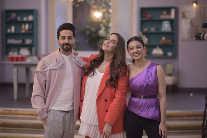 नेहा धुपिया हिच्या BFF with Vogue, Season 3 या कार्यक्रमात राधिकाने प्रेम, लग्न याविषयी आपले बोल्ड विचार व्यक्त केले. नेहा धुपिया हिच्या BFF with Vogue, Season 3 या कार्यक्रमात राधिकाने प्रेम, लग्न याविषयी आपले बोल्ड विचार व्यक्त केले.