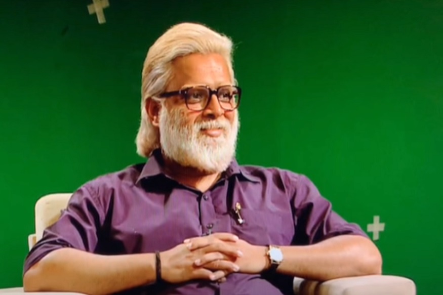 ‘थ्री इडियट्स’च्या या पन्नाशीतल्या अभिनेत्याला 18 वर्षाच्या मुलीनं केलं लग्नासाठी प्रपोज