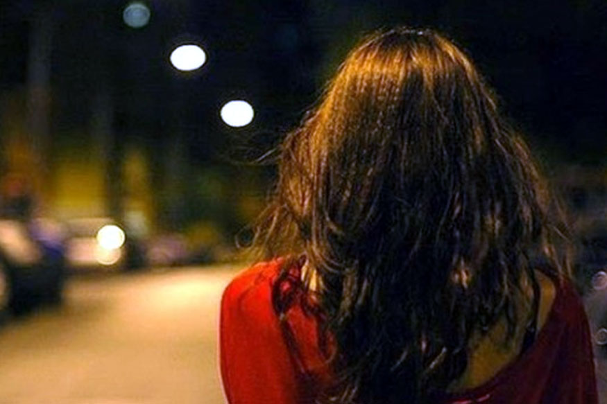 बॉयफ्रेंडसोबत फिरताना घरी येण्यास झाला उशिर, आईला दिलं सामूहिक बलात्कार झाल्याचं कारण!