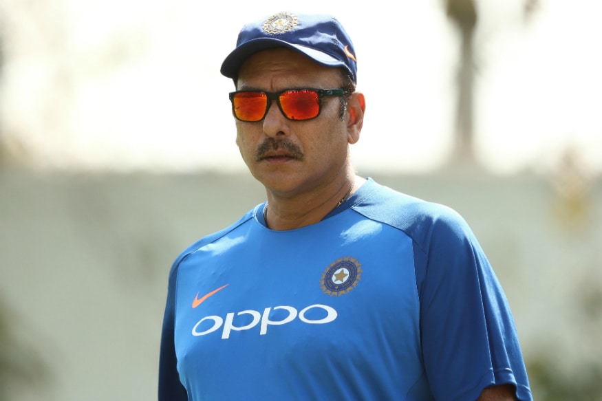 ICC Cricket World Cupमध्ये भारतीय संघाला अपयश मिळाल्यानंतर BCCIने टीम इंडियाच्या मुख्य प्रशिक्षक आणि सपोर्ट स्टाफसाठी नव्याने अर्ज मागवले. त्यामुळं लवकरच प्रशिक्षक रवी शास्त्री यांना नारळ मिळणार आहे. ICC Cricket World Cupमध्ये भारतीय संघाला अपयश मिळाल्यानंतर BCCIने टीम इंडियाच्या मुख्य प्रशिक्षक आणि सपोर्ट स्टाफसाठी नव्याने अर्ज मागवले. त्यामुळं लवकरच प्रशिक्षक रवी शास्त्री यांना नारळ मिळणार आहे.