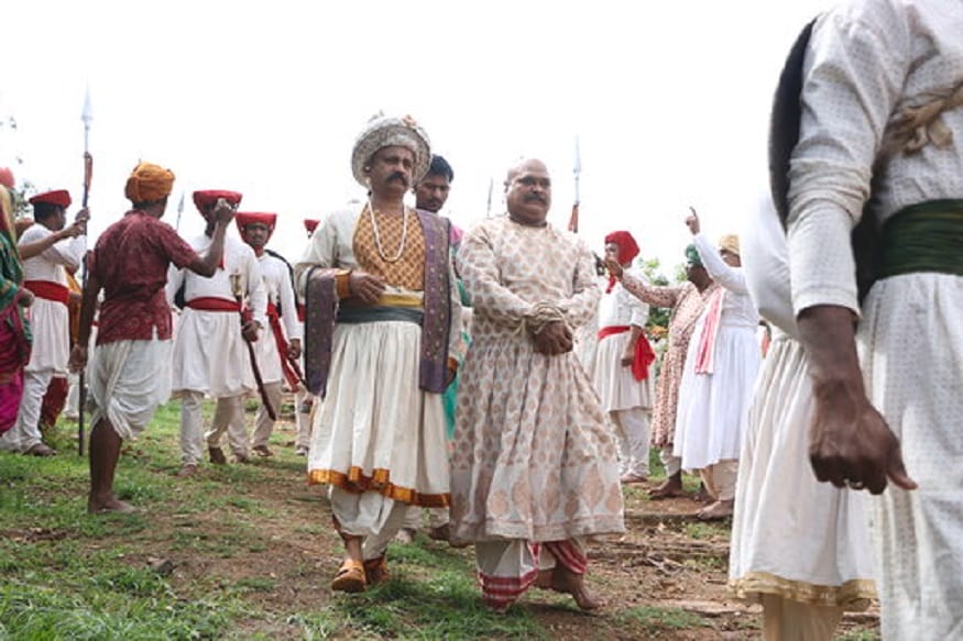 प्रत्येक जण गुन्हेगारांचा धिक्कार करतायत. प्रेक्षकांना प्रश्न पडलाय अनाजी पंतांचा हत्तीच्या पायाखाली जायचा नंबर कधी लागणार ते. प्रत्येक जण गुन्हेगारांचा धिक्कार करतायत. प्रेक्षकांना प्रश्न पडलाय अनाजी पंतांचा हत्तीच्या पायाखाली जायचा नंबर कधी लागणार ते.