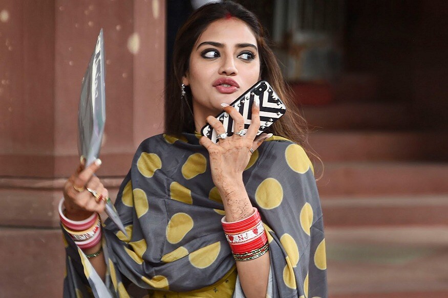 नुसरत जहाँने पहिल्यांदाच लोकसभा निवडणूक लढवली आणि जिंकलीसुद्धा. त्यानंतर त्यांचा लोकसभेतला वावर नेहमीच लक्षवेधी राहिला आहे. नुसरत जहाँने पहिल्यांदाच लोकसभा निवडणूक लढवली आणि जिंकलीसुद्धा. त्यानंतर त्यांचा लोकसभेतला वावर नेहमीच लक्षवेधी राहिला आहे.