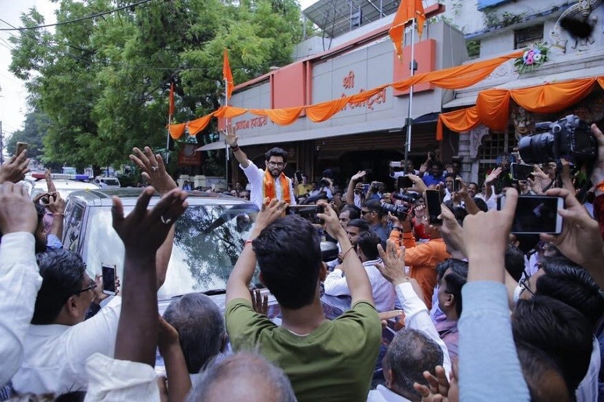 युवासेना प्रमुख आदित्य ठाकरे यांच्या 'जन आशीर्वाद यात्रे'ला आज जळगाव जिल्ह्यातल्या पाचोरा इथून धडाक्यात सुरुवात झाली. आदित्य यांची ही यात्रा यशस्वी करण्यासाठी शिवसेनेचे दिग्गज नेते कसून तयारी करत आहेत. युवासेना प्रमुख आदित्य ठाकरे यांच्या 'जन आशीर्वाद यात्रे'ला आज जळगाव जिल्ह्यातल्या पाचोरा इथून धडाक्यात सुरुवात झाली. आदित्य यांची ही यात्रा यशस्वी करण्यासाठी शिवसेनेचे दिग्गज नेते कसून तयारी करत आहेत.