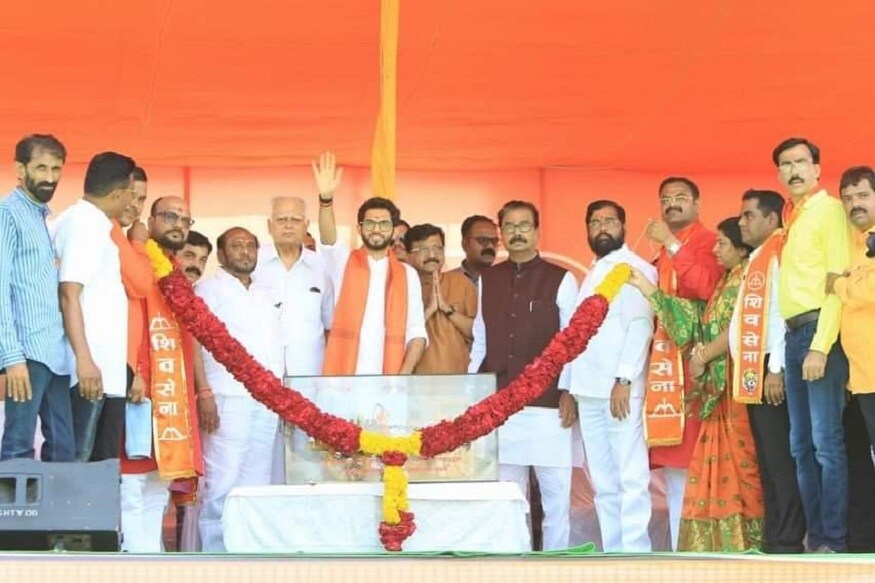 नवीन महाराष्ट्र घडवायचा असेल तर सर्वांची मनं जिंकावी लागतील. अगदी विरोधकांचीसुद्धा. 'ही प्रचार यात्रा नाही तर तीर्थ यात्रा आहे. मी मतं मागायला आलेलो नाही असंही ते म्हणाले. नवीन महाराष्ट्र घडवायचा असेल तर सर्वांची मनं जिंकावी लागतील. अगदी विरोधकांचीसुद्धा. 'ही प्रचार यात्रा नाही तर तीर्थ यात्रा आहे. मी मतं मागायला आलेलो नाही असंही ते म्हणाले.
