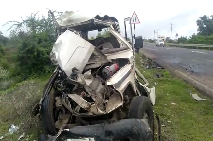 पोलिसांच्या गाडीला भीषण अपघात, चालक गंभीर जखमी