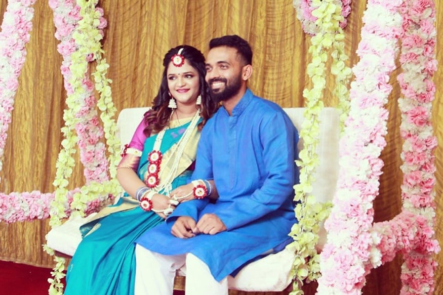 भारताचा क्रिकेटपटू अजिंक्य रहाणेने त्याच्या सोशल मिडिया अकाऊंटवरून गूड न्यूज दिली आहे. रहाणेची पत्नी राधिका प्रेग्नंट असून त्याने इन्स्टाग्रामवरून फोटो शेअर केला आहे. भारताचा क्रिकेटपटू अजिंक्य रहाणेने त्याच्या सोशल मिडिया अकाऊंटवरून गूड न्यूज दिली आहे. रहाणेची पत्नी राधिका प्रेग्नंट असून त्याने इन्स्टाग्रामवरून फोटो शेअर केला आहे.