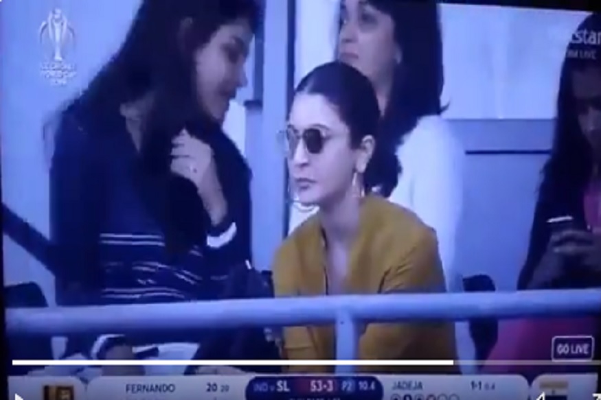 विराटच्या चौकारावर अनुष्काने विचारले, ‘फोर का सिग्नल क्या होता है...’, पाहा हा मजेशीर VIDEO