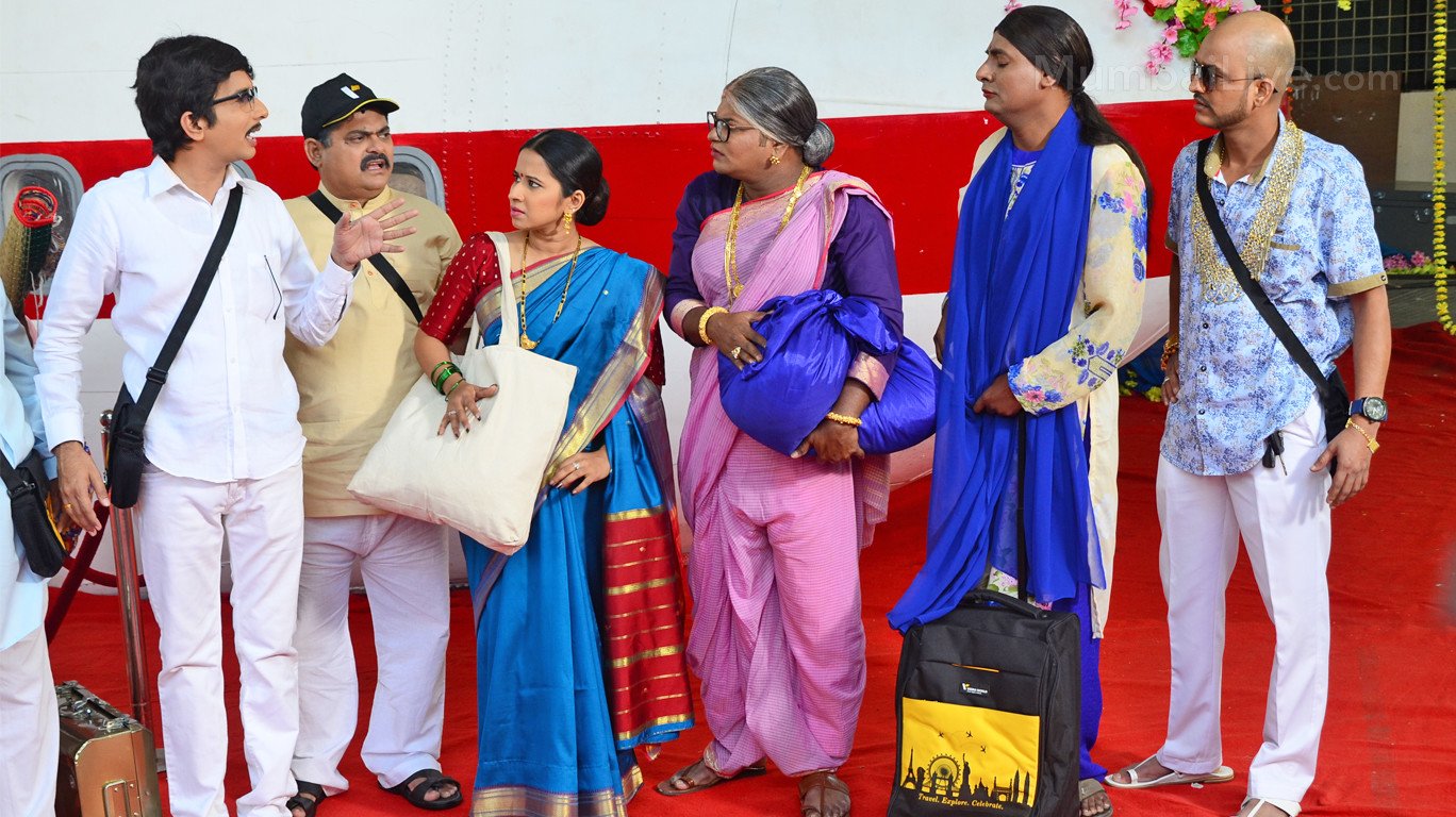 चला हवा येऊ द्या शोचा गेल्या वेळी 5वा नंबर आलेला. याही वेळी या शोनं आपलं स्थान सोडलेलं नाही. हल्ली इतर मालिकांमधले सेलिब्रिटी येऊन हा शेलिब्रिटी पॅटर्न साजरा करतात. मालिका 5व्या नंबरवर आहे. चला हवा येऊ द्या शोचा गेल्या वेळी 5वा नंबर आलेला. याही वेळी या शोनं आपलं स्थान सोडलेलं नाही. हल्ली इतर मालिकांमधले सेलिब्रिटी येऊन हा शेलिब्रिटी पॅटर्न साजरा करतात. मालिका 5व्या नंबरवर आहे.