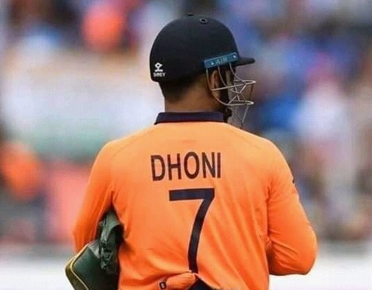 शेवटच्या पाच षटकात विकेट हातात असताना सावध खेळण्याचं कारण काय? यावेळी चौकार, षटकार न मारता फक्त एकेरी दुहेरी धावा काढून विजय मिळाला असता का? असा प्रश्न गांगुलीने विचारला आहे. शेवटच्या पाच षटकात विकेट हातात असताना सावध खेळण्याचं कारण काय? यावेळी चौकार, षटकार न मारता फक्त एकेरी दुहेरी धावा काढून विजय मिळाला असता का? असा प्रश्न गांगुलीने विचारला आहे.