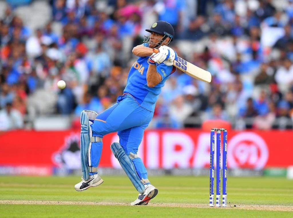 धोनी आणि जडेजा जोपर्यंत मैदानावर होते तोवर भारत विजय मिळवण्याची शक्यता होती. आता धोनी बाद झाल्यानंतर सोशल मिडियावर तो बाद नव्हता अशीही चर्चा होत आहे. धोनी आणि जडेजा जोपर्यंत मैदानावर होते तोवर भारत विजय मिळवण्याची शक्यता होती. आता धोनी बाद झाल्यानंतर सोशल मिडियावर तो बाद नव्हता अशीही चर्चा होत आहे.