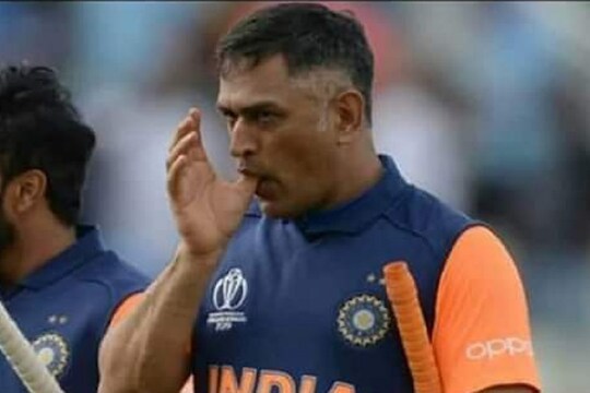 World Cup : धोनीच्या अंगठ्याला दुखापत, पुढच्या सामन्यात खेळणार की नाही?