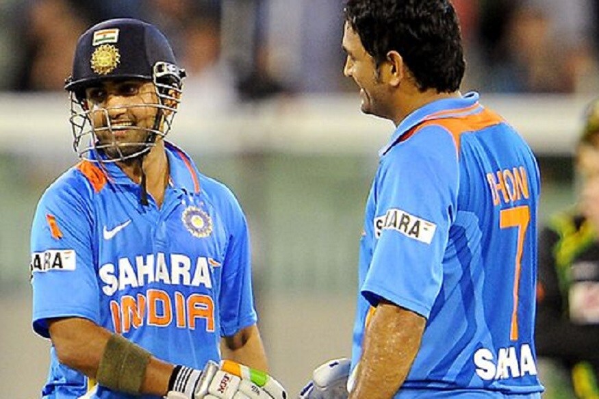 गंभीरने म्हटलं की, धोनीला 2012 मध्ये सचिन, सेहवाग आणि गंभीर यांना एकाचवेळी प्लेइंग इलेवनमध्ये घ्यायचं नव्हतं. यामागं कारण सांगताना धोनीने त्यांचे क्षेत्ररक्षण चांगलं नसल्याचं म्हटलं होतं. गंभीर म्हणाला की धोनीचं हे म्हणणं धक्कादायक होतं. तीन वर्ष आधी तुम्हाला पुढचा वर्ल्ड कप खेळता येणार नाही असं कोणाला सांगितल्याचं मी कधीच ऐकलं नव्हतं. गंभीरने म्हटलं की, धोनीला 2012 मध्ये सचिन, सेहवाग आणि गंभीर यांना एकाचवेळी प्लेइंग इलेवनमध्ये घ्यायचं नव्हतं. यामागं कारण सांगताना धोनीने त्यांचे क्षेत्ररक्षण चांगलं नसल्याचं म्हटलं होतं. गंभीर म्हणाला की धोनीचं हे म्हणणं धक्कादायक होतं. तीन वर्ष आधी तुम्हाला पुढचा वर्ल्ड कप खेळता येणार नाही असं कोणाला सांगितल्याचं मी कधीच ऐकलं नव्हतं.