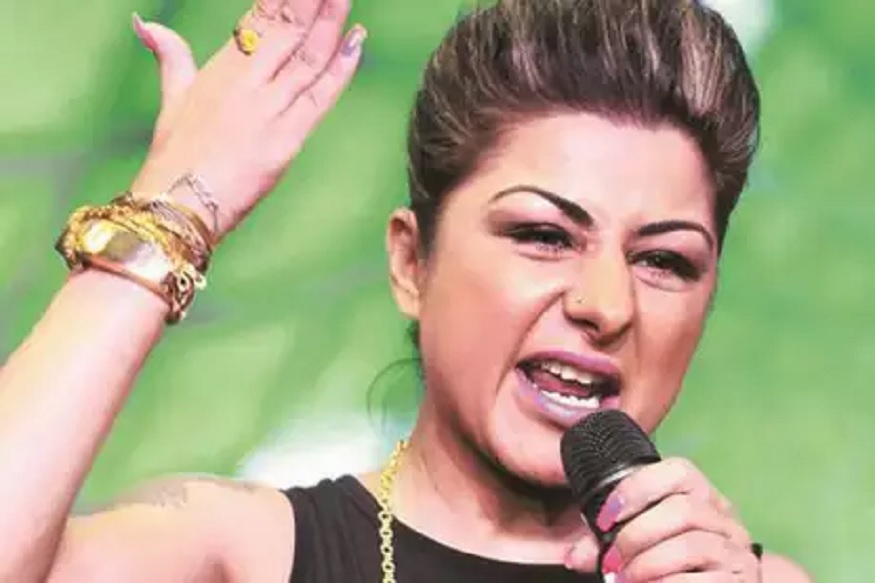 CM योगींनंतर आता हार्ड कौरच्या निशाण्यावर अमिताभ- अक्षय, दिल्या अश्लील शिव्या