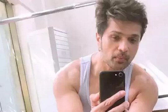 हिमेश रेशमियाच्या गाडीला अपघात, ड्रायव्हर जखमी Himesh Reshmiya | Himesh Reshmiya Accident |