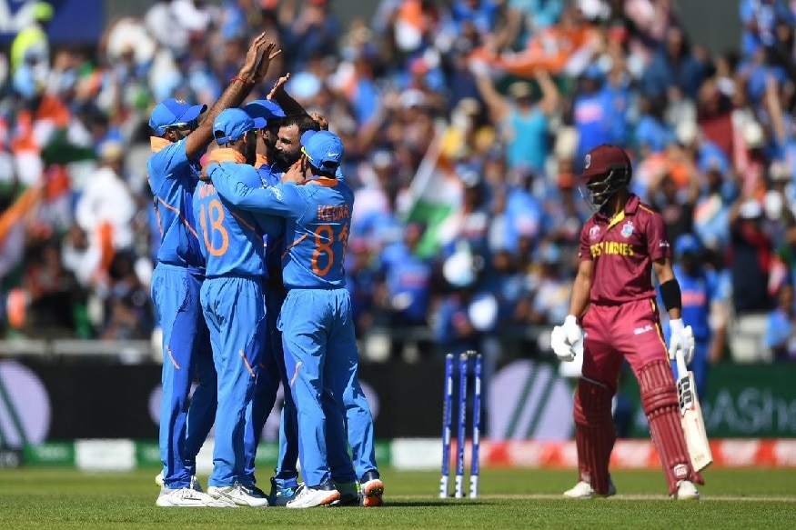 ICC Cricket World Cup नंतर भारतीय संघ आता वेस्ट इंडीज दौऱ्यावर जाणार आहे. या दौऱ्यासाठीच्या संघाची घोषणा 19 जुलैला होणार असून निवड समितीच्या बैठकीत नव्या खेळाडूंना संधी देण्याचा विचार होऊ शकतो. त्यामुळं वेस्ट इंडीज दौऱ्यावर नव्या दमाचे खेळाडू जातील. वर्ल्ड कपनंतर काही खेळाडूंना विश्रांती दिली जाईल. यात विराट कोहली आणि जसप्रीत बुमराह यांचा समावेश असून महेंद्रसिंग धोनी आणि शिखर धवन दुखापतीमुळे खेळण्याची शक्यता कमी आहे. ICC Cricket World Cup नंतर भारतीय संघ आता वेस्ट इंडीज दौऱ्यावर जाणार आहे. या दौऱ्यासाठीच्या संघाची घोषणा 19 जुलैला होणार असून निवड समितीच्या बैठकीत नव्या खेळाडूंना संधी देण्याचा विचार होऊ शकतो. त्यामुळं वेस्ट इंडीज दौऱ्यावर नव्या दमाचे खेळाडू जातील. वर्ल्ड कपनंतर काही खेळाडूंना विश्रांती दिली जाईल. यात विराट कोहली आणि जसप्रीत बुमराह यांचा समावेश असून महेंद्रसिंग धोनी आणि शिखर धवन दुखापतीमुळे खेळण्याची शक्यता कमी आहे.