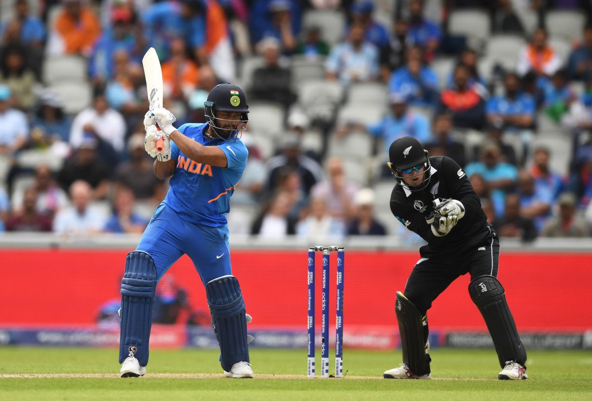 भारताचे 92 वर 6 गडी बाद झाले होते. त्यानंतर जड़ेजा आणि धोनीने शतकी भागिदारी केली होती. तर ऑस्ट्रेलियाचे 14 धावांवर 3 गडी बाद झाल्यानंतर शतकी भागिदारी झाली. मात्र, त्यानंतर पुन्हा डाव गडगडला. भारताचे 92 वर 6 गडी बाद झाले होते. त्यानंतर जड़ेजा आणि धोनीने शतकी भागिदारी केली होती. तर ऑस्ट्रेलियाचे 14 धावांवर 3 गडी बाद झाल्यानंतर शतकी भागिदारी झाली. मात्र, त्यानंतर पुन्हा डाव गडगडला.