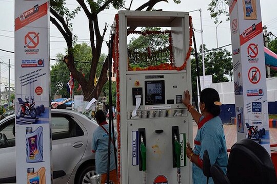 दोन महिन्यातला पेट्रोल-डिझेलचा सर्वात जास्त दर, 'या' आहेत आजच्या किमती