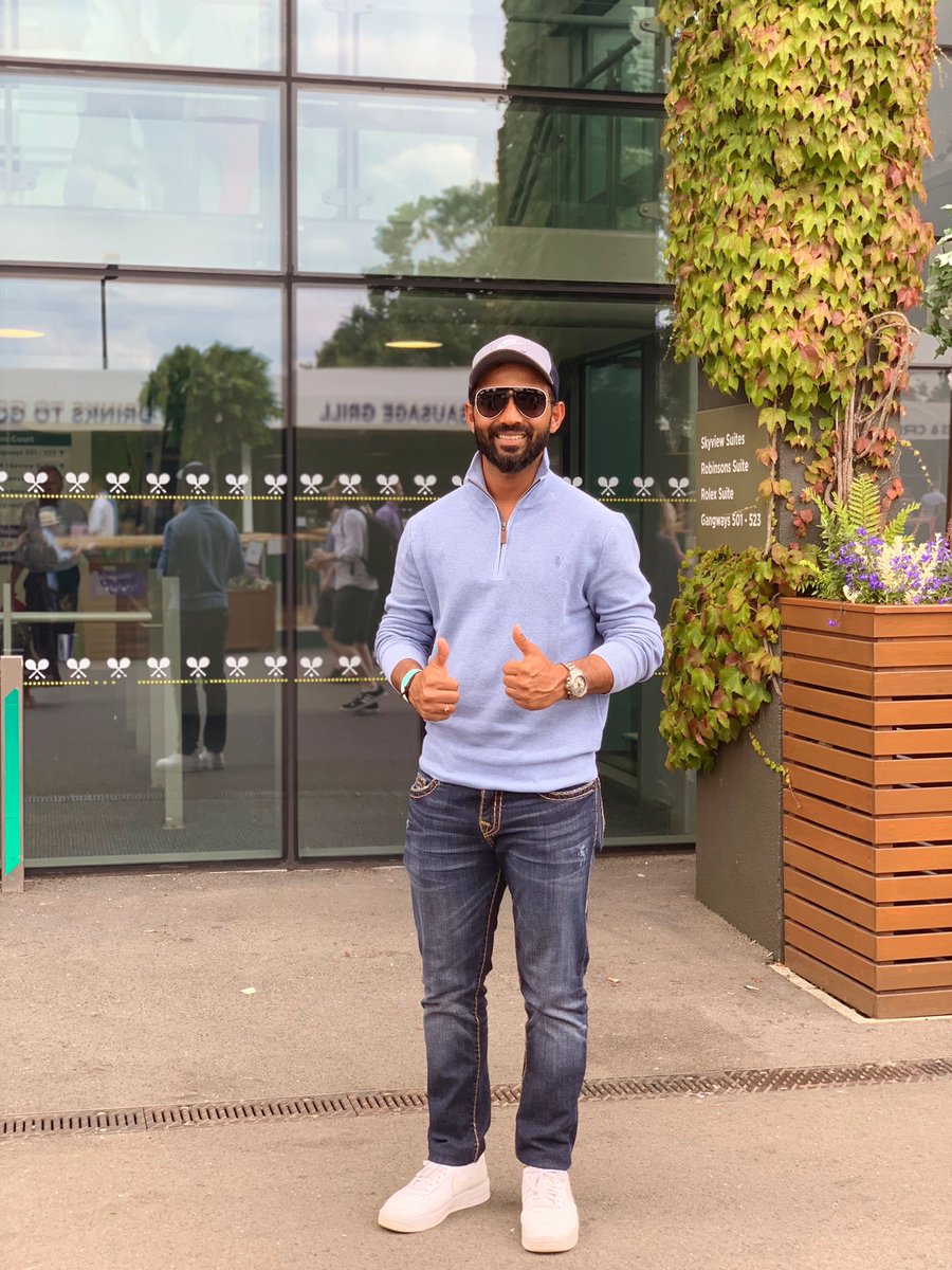 रहाणे आपल्या पत्नीसोबत Wimbledon Final पाहायला गेला होता. यावेळी त्याच्या पत्नीनं रॉजर फेडरर खेळत असतानाचा एक फोटो सोशल मीडियावर अपलोड केला होता. दरम्यान याचवेळी इंग्लंडमध्ये वर्ल्ड कप फायनल सामना सुरु होता. रहाणे आपल्या पत्नीसोबत Wimbledon Final पाहायला गेला होता. यावेळी त्याच्या पत्नीनं रॉजर फेडरर खेळत असतानाचा एक फोटो सोशल मीडियावर अपलोड केला होता. दरम्यान याचवेळी इंग्लंडमध्ये वर्ल्ड कप फायनल सामना सुरु होता.