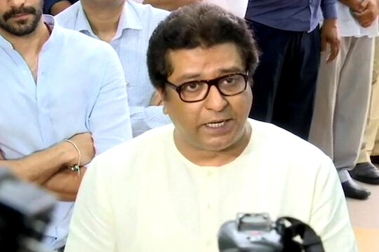 राज ठाकरेंचा मुख्यमंत्री उद्धव ठाकरेंना फोन, लक्षात आणून दिला 'हा' महत्त्वाचा मुद्दा