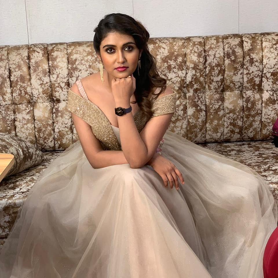 रिंकू राजगुरूची सैराट सिनेमातली आर्ची अशी ओळख जरी असली तरी तिच्या नावालाही आज स्वतंत्र ओळख आहे. एका रात्रीत स्टार होणं काय असतं हे रिंकूशिवाय दुसरं कोणीच उत्तमरित्या सांगू शकत नाही.