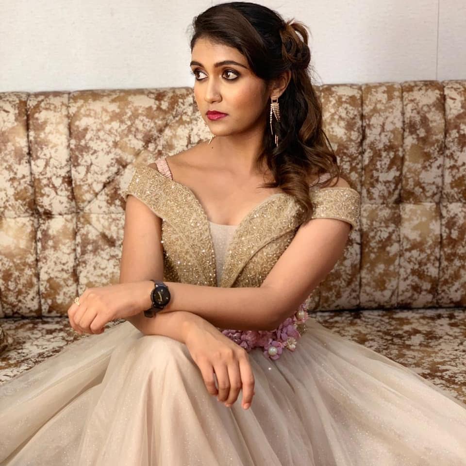 सैराट, कागर अशा सिनेमांतून प्रेक्षकांच्या मनात स्थान निर्माण केलेली रिंकू सोशल मीडियावरही सक्रिय आहे. ती नियमीत आपले फोटो आणि व्हिडिओ सोशल मीडियावर शेअर करत आपल्या चाहत्यांशी संवाद साधत असते.