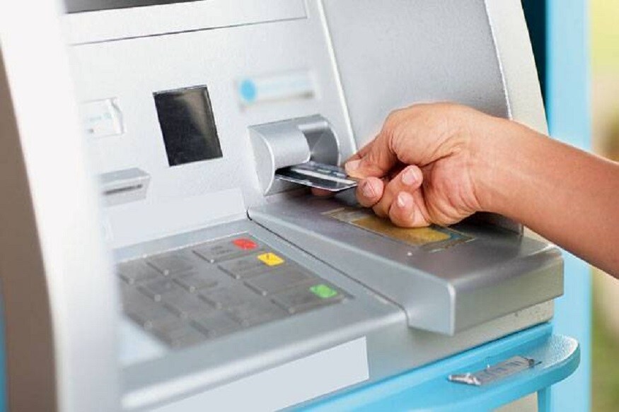 तुमचं रुपे कार्ड (RuPay) फक्त एटीएममधून पैसे काढण्यासाठी नाही. या कार्डवर सरकारकडून 2 लाख रुपयांचा विमाही मिळू शकतो. बँक खातं उघडलं की हे कार्ड मोफत मिळतं. तुमचं रुपे कार्ड (RuPay) फक्त एटीएममधून पैसे काढण्यासाठी नाही. या कार्डवर सरकारकडून 2 लाख रुपयांचा विमाही मिळू शकतो. बँक खातं उघडलं की हे कार्ड मोफत मिळतं.