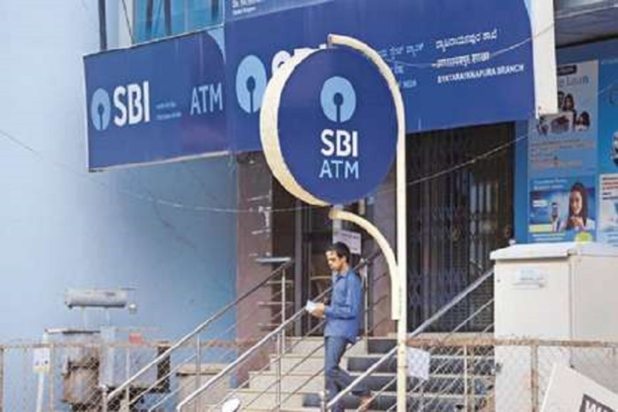 1 ऑक्टोबरपासून SBI च्या खात्यात पैसे जमा करण्याचे आणि काढण्याचे बदलले नियम