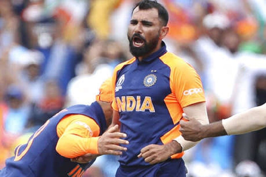 वय आणि सध्याचा फॉर्म यानुसार धोनी, कार्तिक, केदार जाधव पुढच्या वर्ल्ड कपमध्ये असण्याची शक्यत नाही. तर धवनला दुखापत आणि फॉर्म या दोन्ही गोष्टी सांभाळाव्या लागतील. दरम्यान, फुल्ल फॉर्ममध्ये असलेल्या 28 वर्षीय शमीलासुद्धा 2023 च्या वर्ल्ड कपमध्ये खेळणं कठीण होऊ शकतं. 2023 ला शमी 32 वर्षांचा असेल पण वेगवान गोलंदाजांना त्यांचा फिटनेस राखण्याचं आव्हान असतं त्यावरच शमीचं पुढच्या वर्ल्ड कपमध्ये खेळणं अवलंबून आहे. वय आणि सध्याचा फॉर्म यानुसार धोनी, कार्तिक, केदार जाधव पुढच्या वर्ल्ड कपमध्ये असण्याची शक्यत नाही. तर धवनला दुखापत आणि फॉर्म या दोन्ही गोष्टी सांभाळाव्या लागतील. दरम्यान, फुल्ल फॉर्ममध्ये असलेल्या 28 वर्षीय शमीलासुद्धा 2023 च्या वर्ल्ड कपमध्ये खेळणं कठीण होऊ शकतं. 2023 ला शमी 32 वर्षांचा असेल पण वेगवान गोलंदाजांना त्यांचा फिटनेस राखण्याचं आव्हान असतं त्यावरच शमीचं पुढच्या वर्ल्ड कपमध्ये खेळणं अवलंबून आहे.